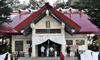 参拝客でにぎわう豊栄神社