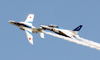 ブルーインパスルが2年ぶり曲技飛行